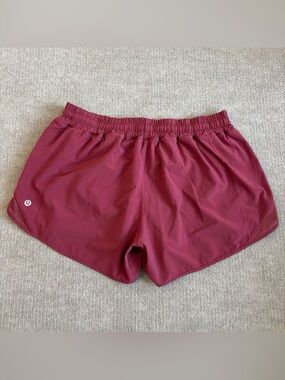 Lululemon Women’s Sz 12 Hotty Hot Short II *Long 4" Chianti